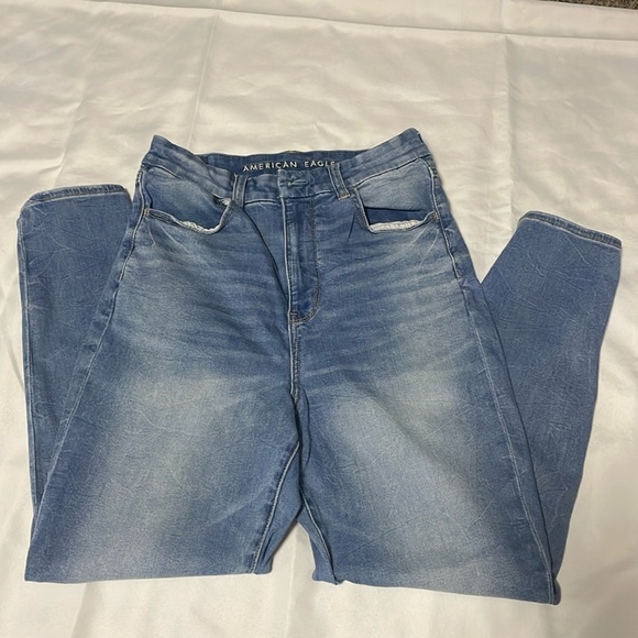 American Eagle Outfitters - Picture 2 of 5